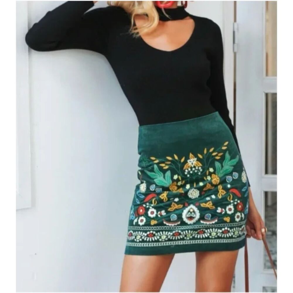 Simplee Boho Green Corduroy Embroidered High Waist Zippered Mini Skirt Cute L